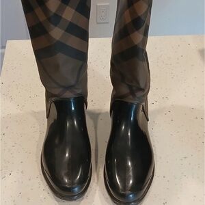 Burberry Black and Brown Winter Boots